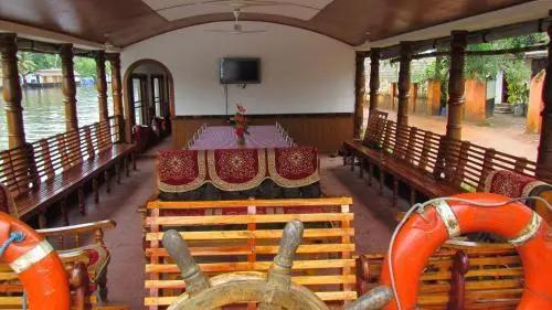 Кумараком: Backwater Retreat Houseboat