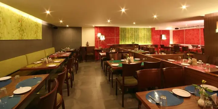 Мумбаи: OYO Premium Borivali Kora Kendra