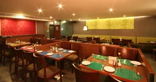 Мумбаи: OYO Premium Borivali Kora Kendra