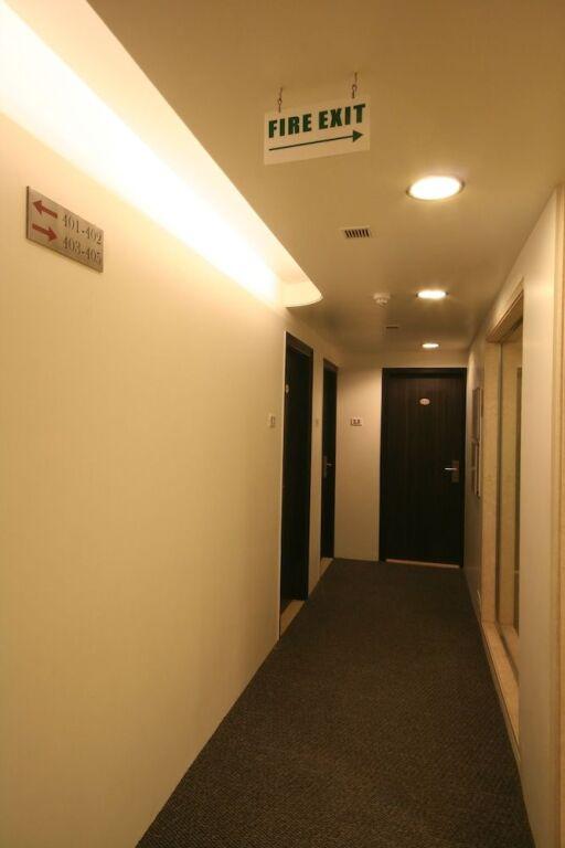Мумбаи: OYO Premium Borivali Kora Kendra