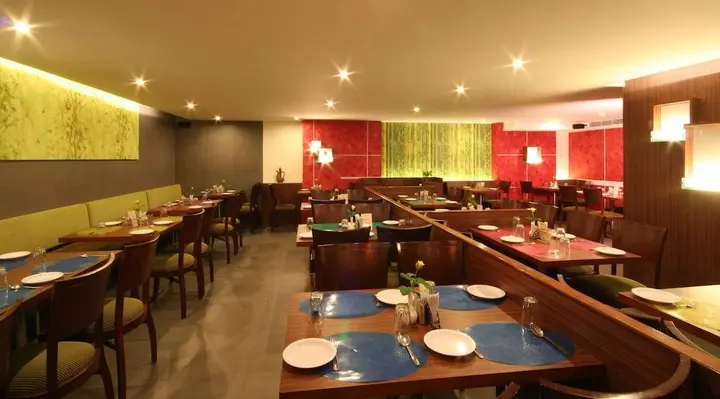 Мумбаи: OYO Premium Borivali Kora Kendra