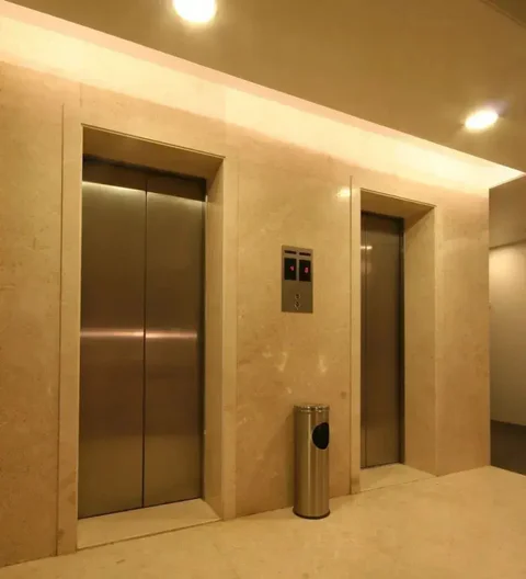 Мумбаи: OYO Premium Borivali Kora Kendra