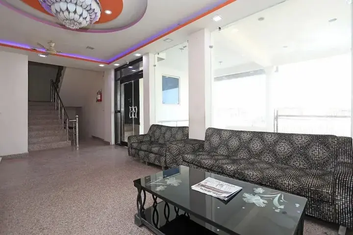 Агра: OYO 3426 The Grand White Inn