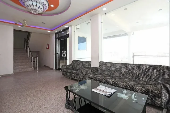 Агра: OYO 3426 The Grand White Inn