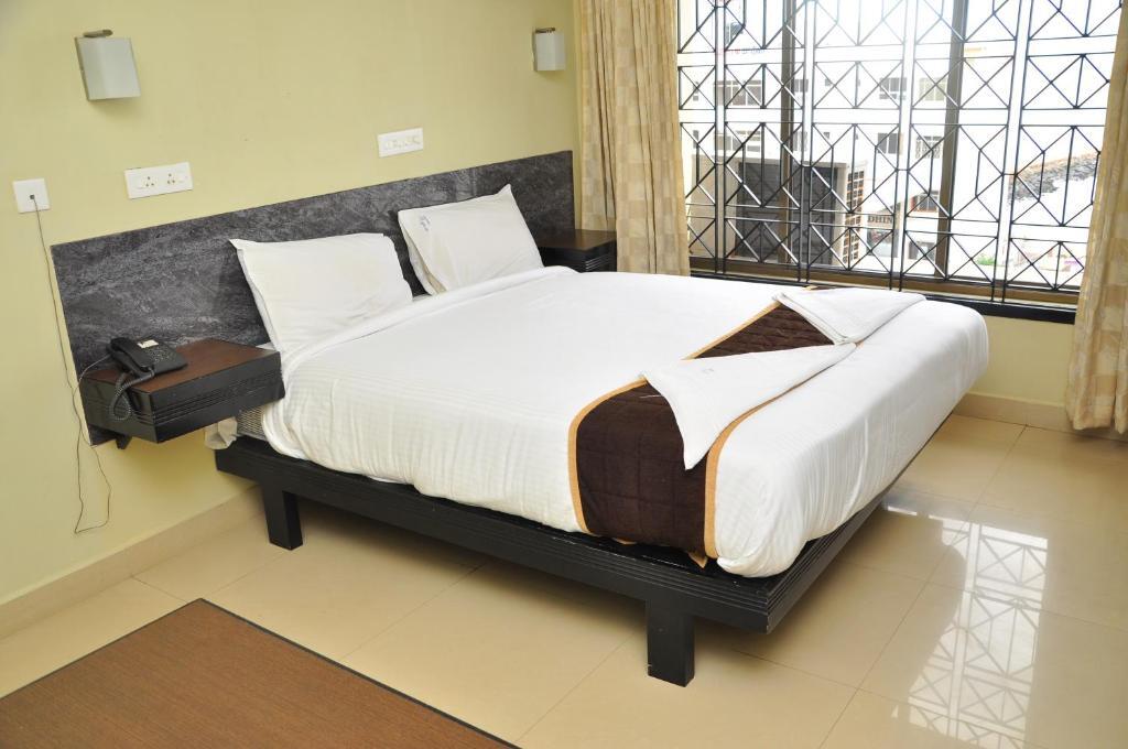Eraniel: Hotel Rajam