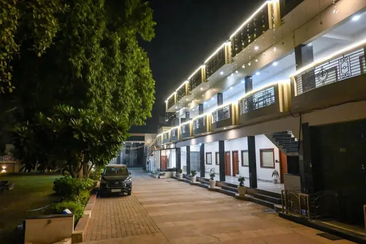 Матхура: Kedar Dham Hotel