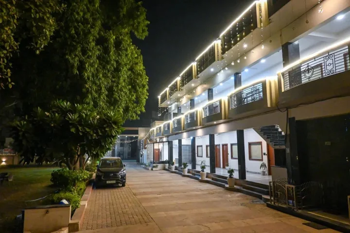 Матхура: Kedar Dham Hotel