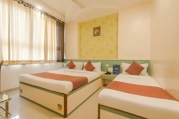 Ширди: Hotel Sai Pratik, Newly Built up, Complimentary Shuttle To The Temple
