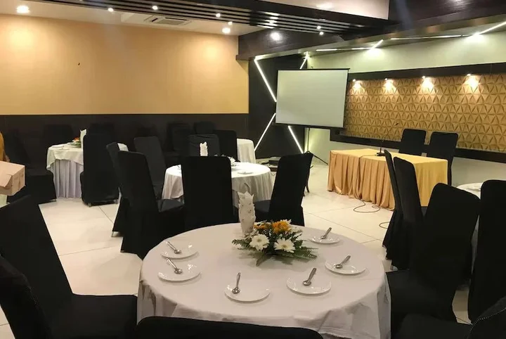 Файзабад: Hotel Shane Avadh