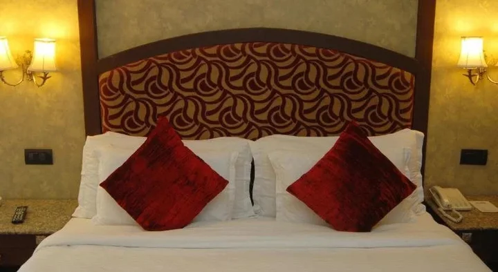 Наинитал: Hotel Arif Castles