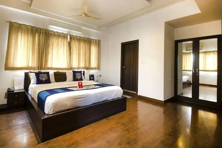 Хидерабад: 18 Square Lake View Boutique Hotel