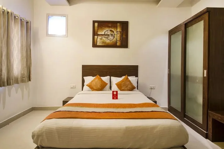 Хидерабад: 18 Square Lake View Boutique Hotel