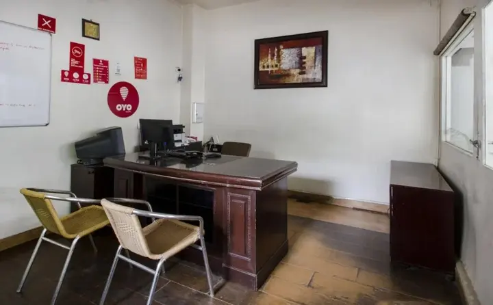 Хидерабад: 18 Square Lake View Boutique Hotel