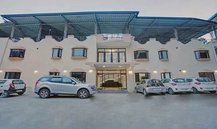 Дехрадун: Treebo Trend Mussoorie Club