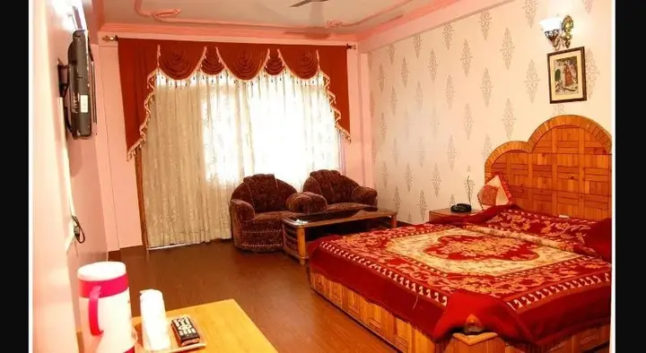 Манали: Hotel Naveen