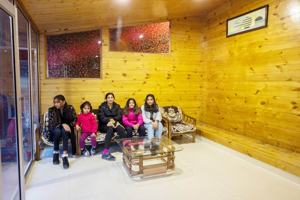 Манали: Hotel Monarch Residency Manali
