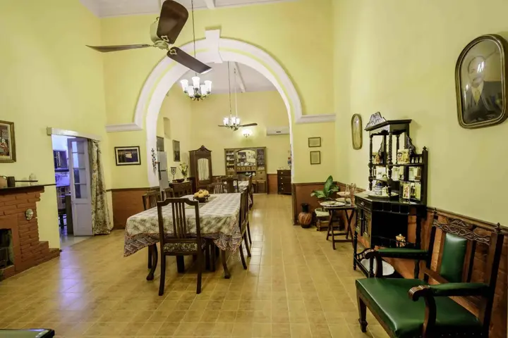 Праяградж: Kanchan Villa