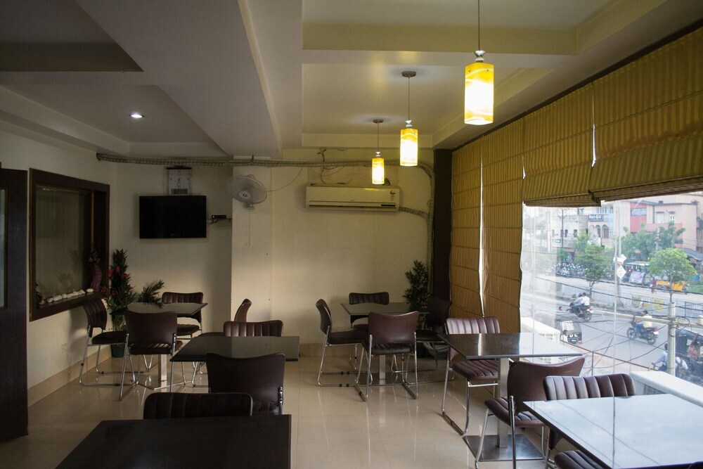 Каттак: OYO 2182 Hotel Seetal