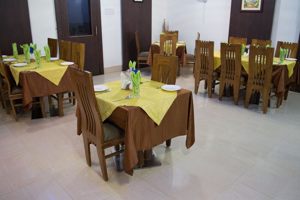 Каттак: OYO 2182 Hotel Seetal