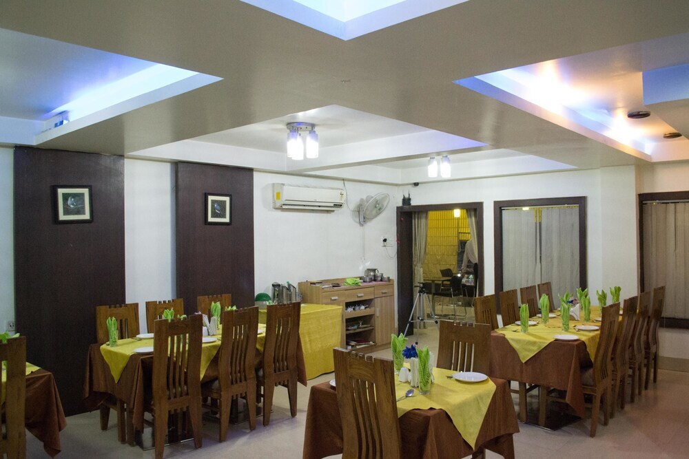 Каттак: OYO 2182 Hotel Seetal
