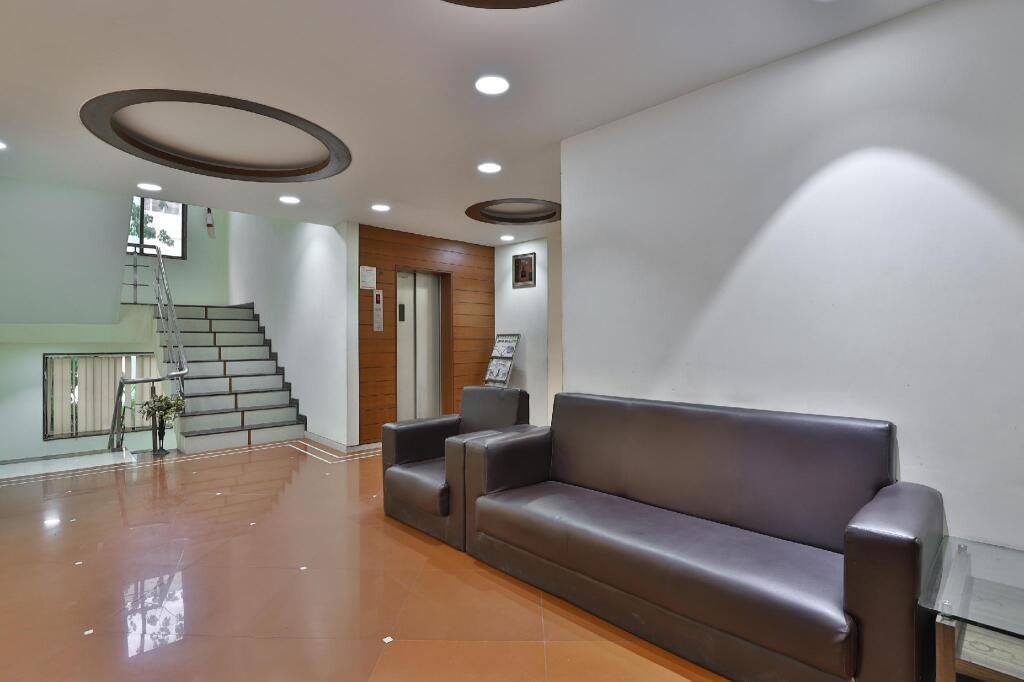 Анклешвар: OYO 2430 Hotel Apex