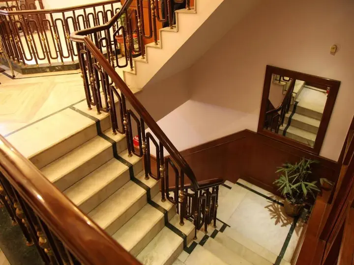 Праяградж: Imperial House