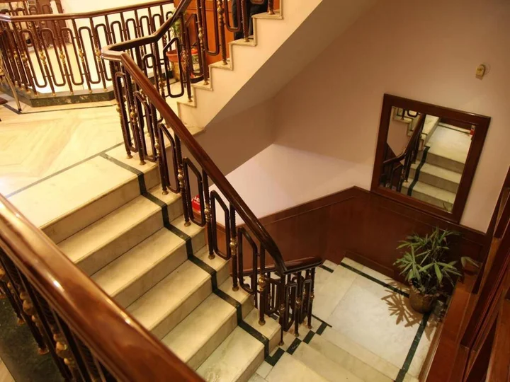 Праяградж: Imperial House