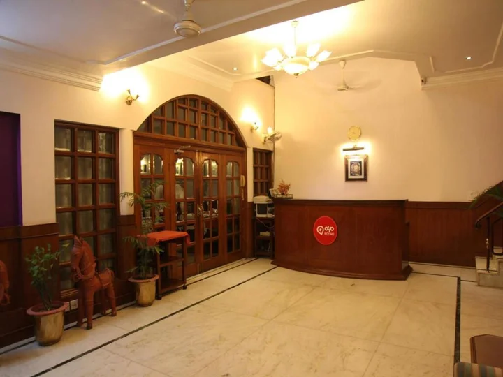 Праяградж: Imperial House