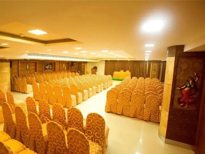 Салем: Hotel AMR EVVERGREEN