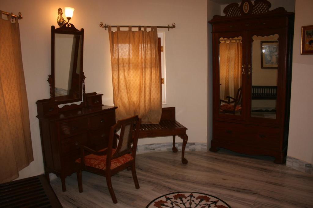 Навалгарх: The Desert Resort