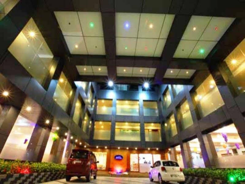 Султан-Батери: Holiday Hill Hotel And Suites