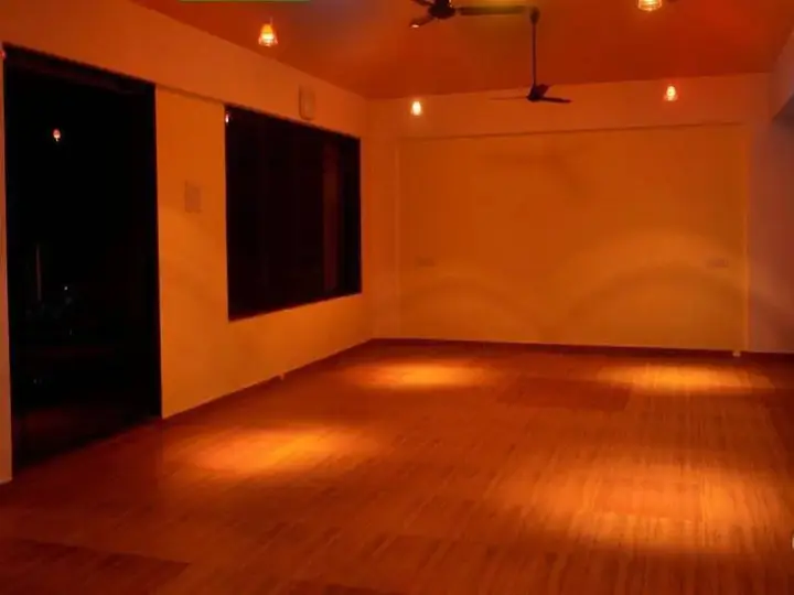 Киим: Ruturaj Inn
