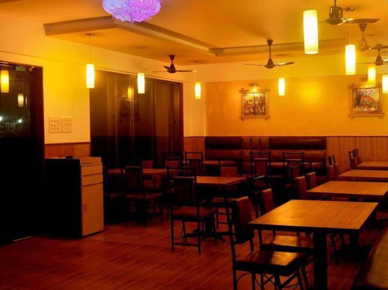 Киим: Ruturaj Inn