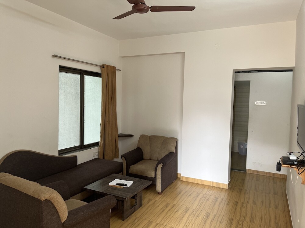Киим: Ruturaj Inn