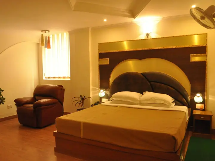 Дехрадун: OYO 9978 Hotel Calista