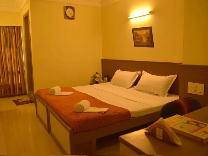 Вадодара: Hotel Rainbow
