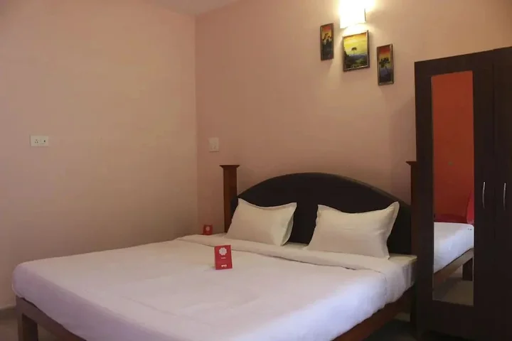 Анджуна: KS8 Guest House