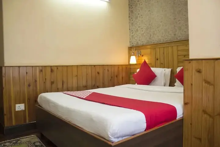 Дарджилинг: The Pinewood Hotel