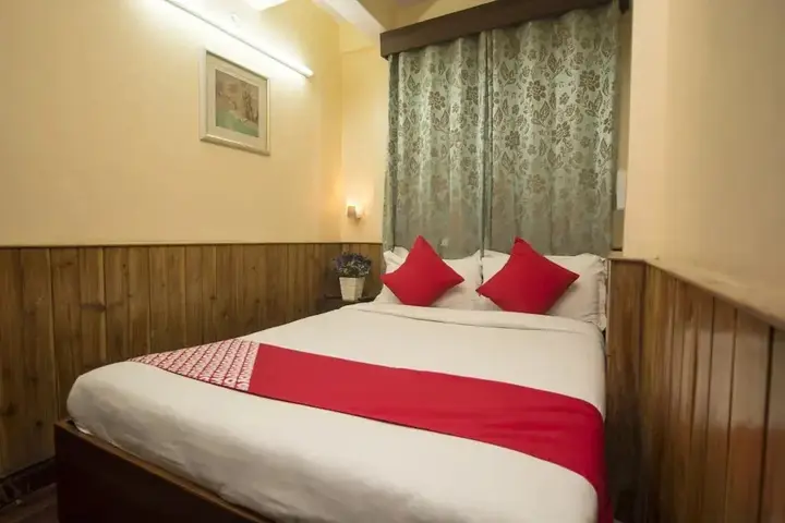 Дарджилинг: The Pinewood Hotel