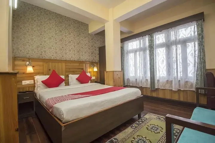 Дарджилинг: The Pinewood Hotel