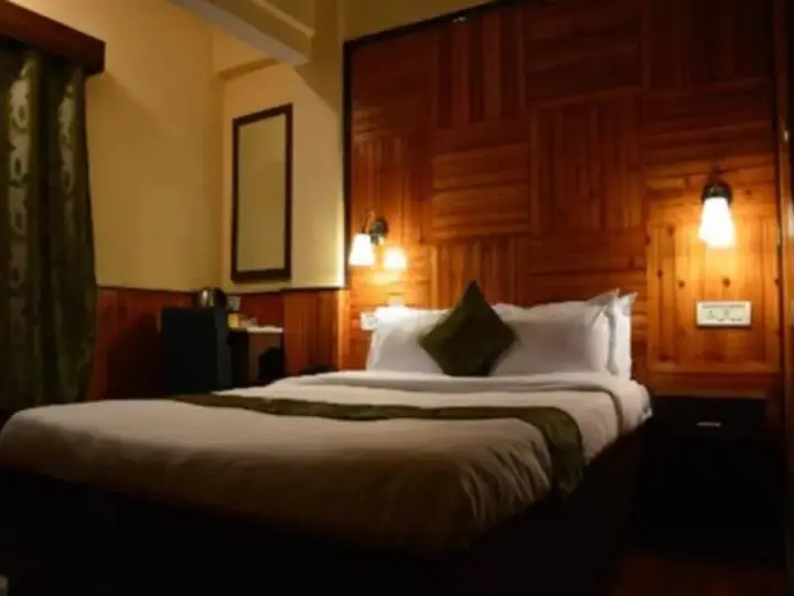 Дарджилинг: The Pinewood Hotel