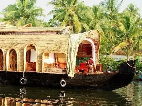 Кумараком: Kananavasan Houseboat