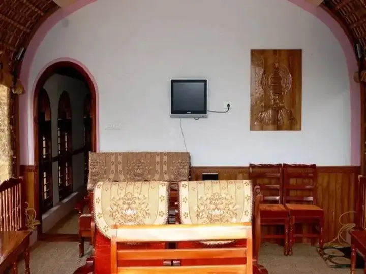 Кумараком: Kananavasan Houseboat