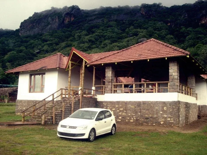 Валпарай: Serenity Guest house