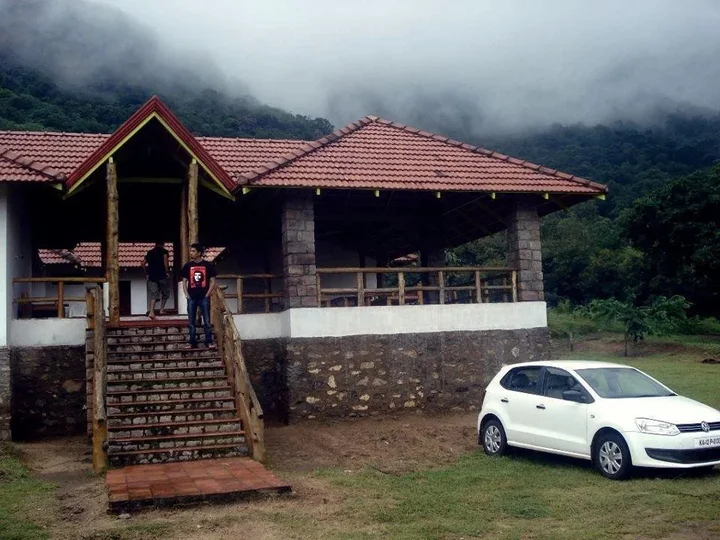 Валпарай: Serenity Guest house