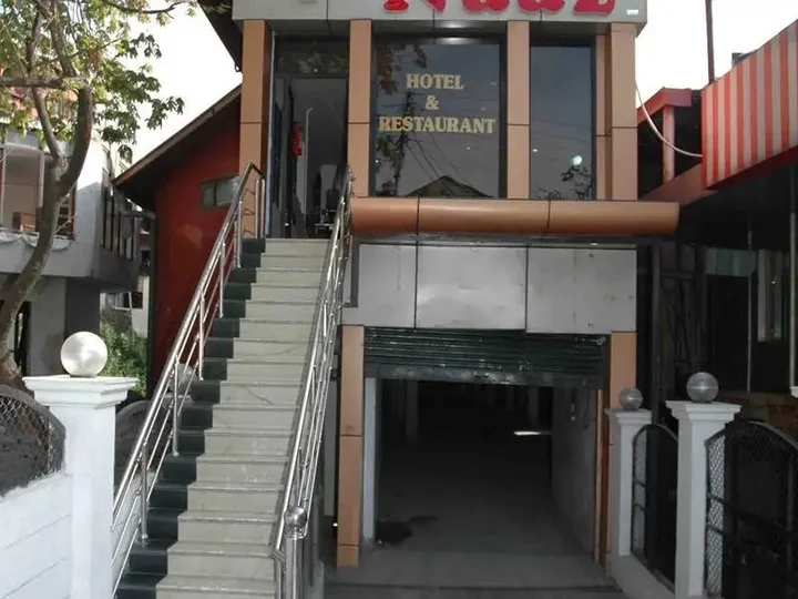 Массури: Naaz Hotel