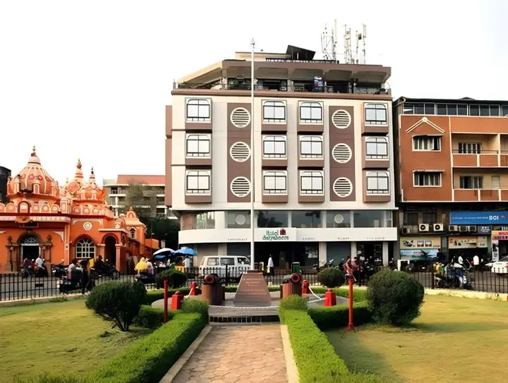 Мапуса: Hotel Satyaheera