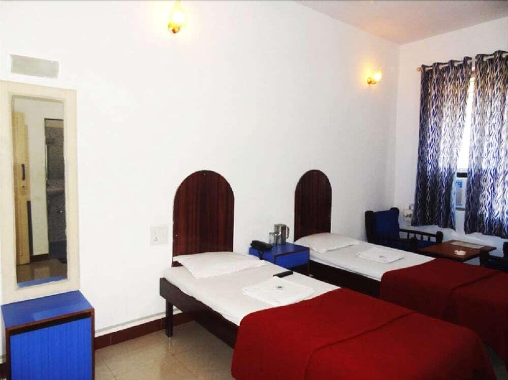 Мапуса: Hotel Shraddha