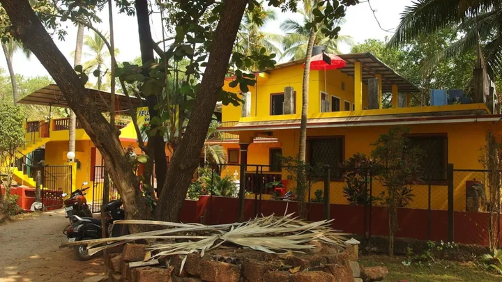 Вагатор: Yellow House