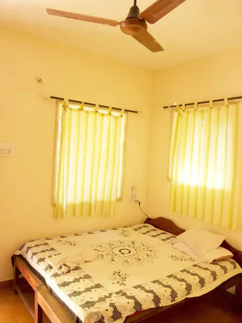 Вагатор: Yellow House